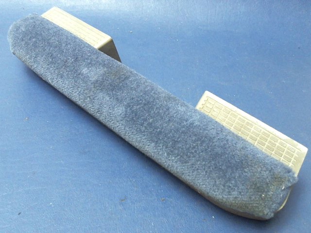 1414082-18 Cessna - ARMREST-Door Pull (cracked see details)