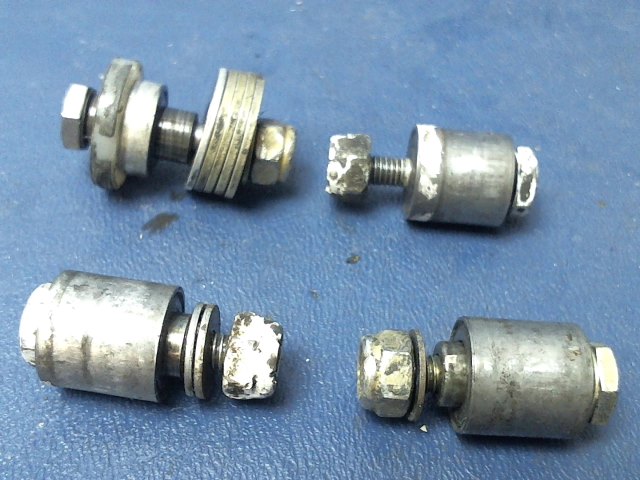 0523921 Cessna - ROLLER ASSEMBLY-FLAP ATTACHMENT