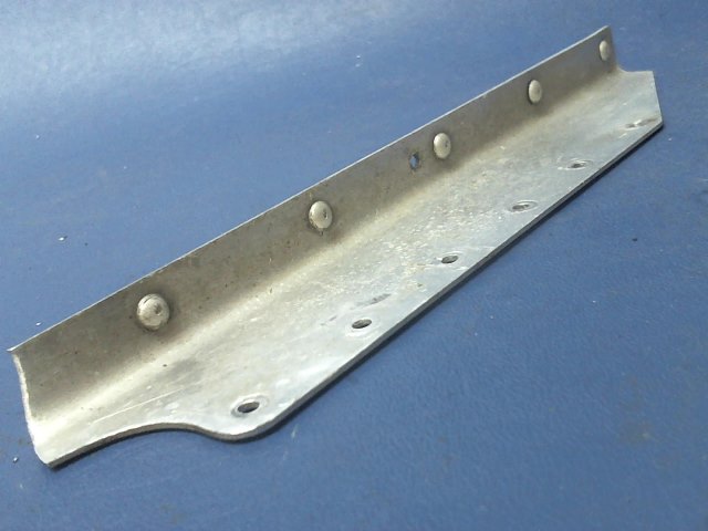 0413401-1 Cessna - BRACKET BATTERY BOX