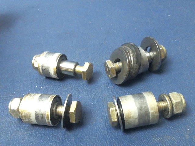 0523921 Cessna - ROLLER ASSEMBLY-FLAP ATTACHMENT