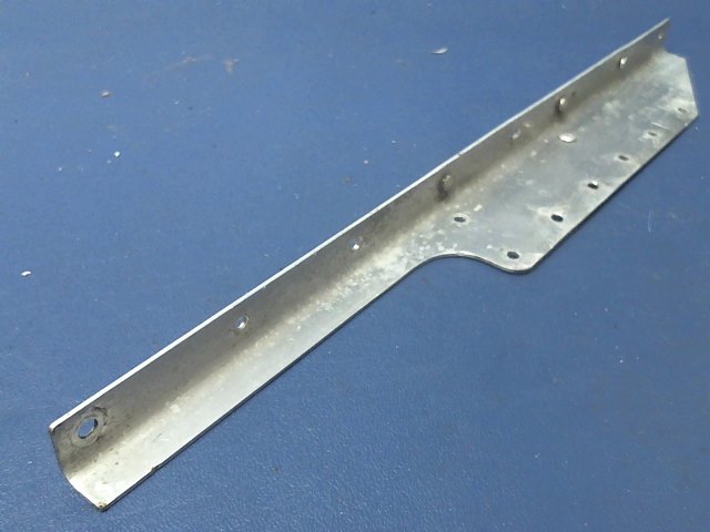 0413401-1 Cessna - BRACKET BATTERY BOX