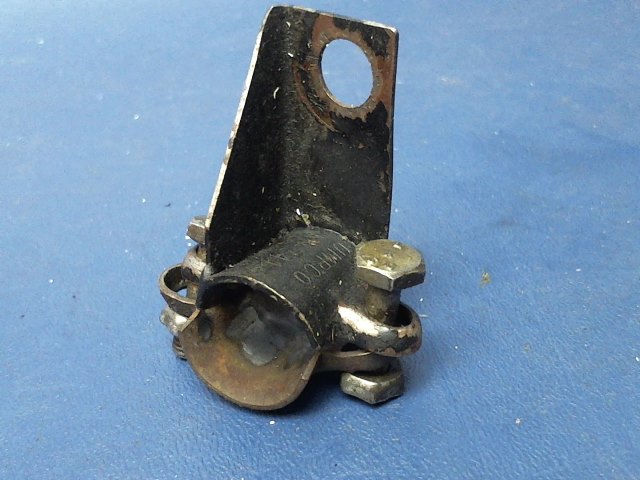 0456002-1 Cessna - BRACKET Fuel Sump Control