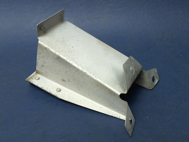 0700326-1 Cessna - BRACKET-REAR SEAT VENT