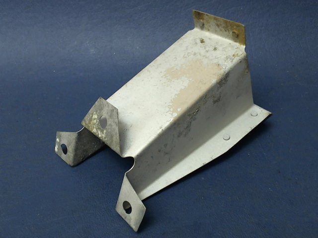 0700326-1 Cessna - BRACKET-REAR SEAT VENT