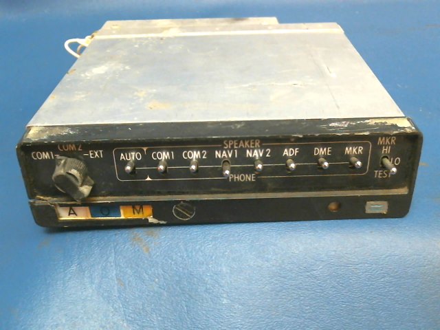 066-1024-03 King - KMA-20 TSOd Marker/Audio Panel (cracked front see photos)