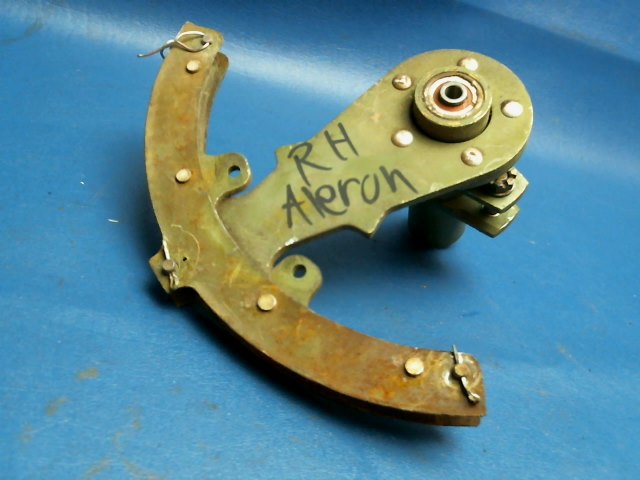 5025000-4 Cessna - BELLCRANK AILERON-RH