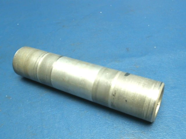 0442142-1 Cessna - TUBE AXLE