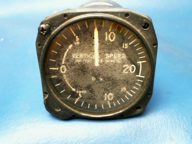 S1392-N2 Cessna - INDICATOR-VERTICAL SPEED (CLOUDY FACE)