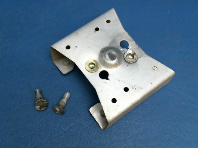 0711063-6 Cessna - BRACKET - DOOR LATCH