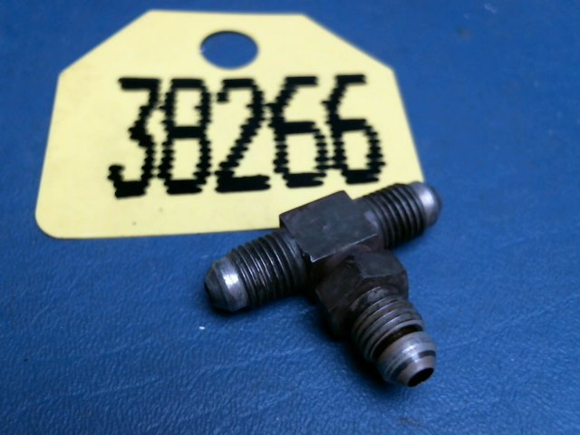 LW-10044 Lycoming - TEE 1/4 tube with 7/16 self seat