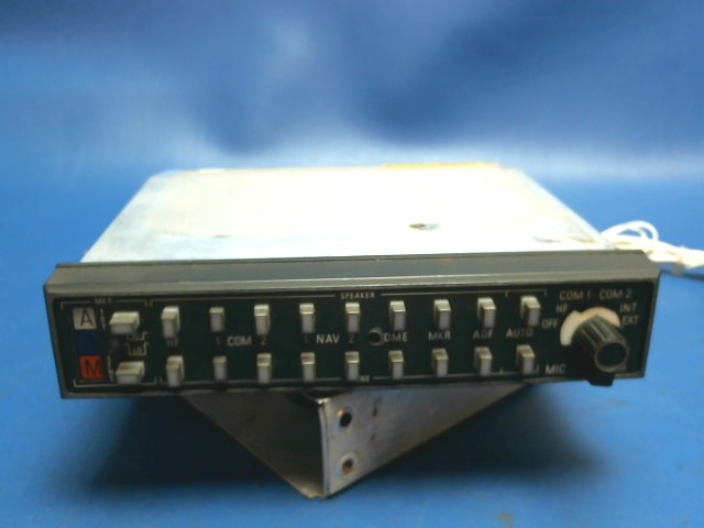 066-1055-02 King - KMA-24 Marker Beacon Receiver and Isolation Amplifier w/tray (knob chipped)
