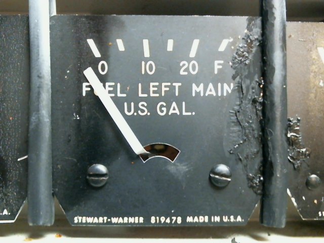 819478 Stewart Warner - INSTRUMENT - Fuel Left Main ( SEE PHOTOS BEFORE PURCHASE )