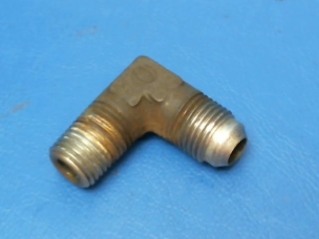 MS20822-6 Lycoming IO-360-C1C - ELBOW 3/8 flared tube 1/4 NPT 90Â°