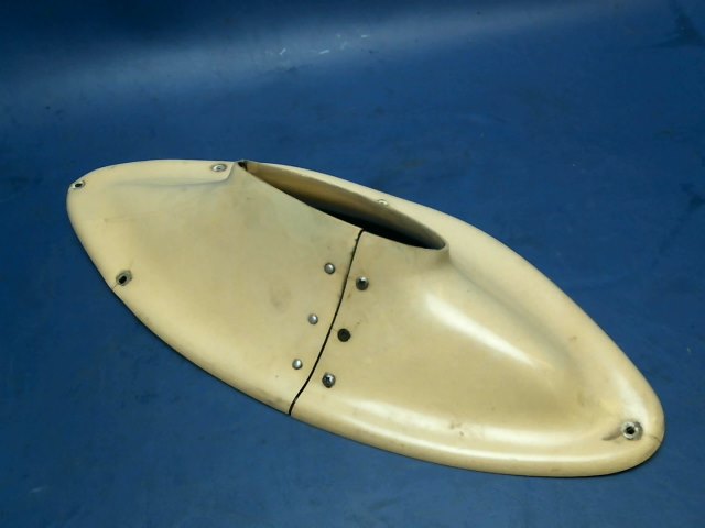 0441217-214 Cessna - FAIRING MAIN GEAR RH (PLASTIC - SLIGHTLY CRACKED SEE PHOTOS)
