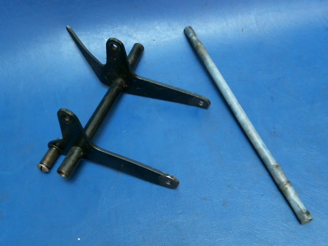 67361-00 Piper - BELLCRANK - Nose gear door