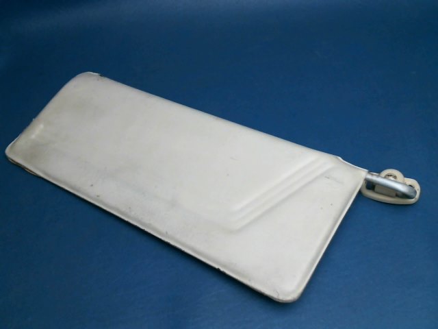 0700122-2 Cessna - SUN VISOR ASSEMBLY-RH w/ BRACKET (cracked see details)
