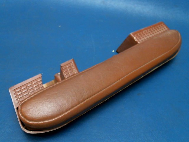 1414082-18 Cessna - ARMREST - Brown (CHIPPED)