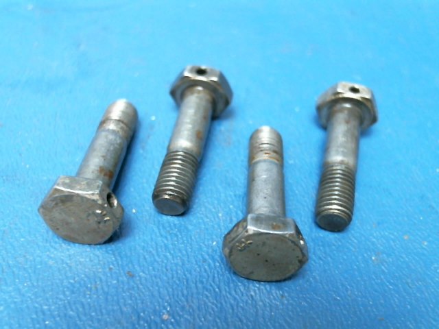 22532 Continental O-200 - Screw (QTY. 4)