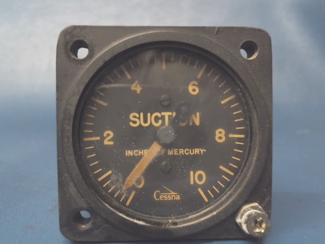 S1414-1 Cessna - GAUGE SUCTION (HAZY)