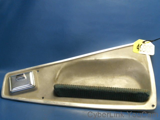 68484-00 Piper - PAN - Armrest w/Pad &amp; Ash Tray