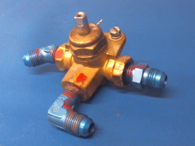 491 947 Piper - VALVE Fuel selector (6S122)