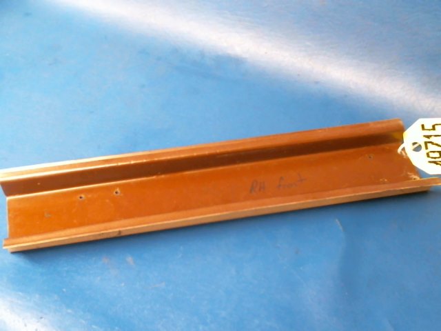 68091-07 Piper - CHANNEL-Seat trim right center brown