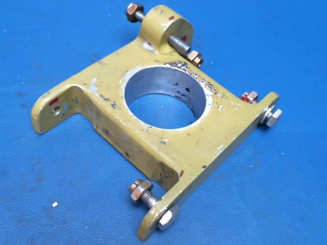 62421-01 Piper - FITTING - Flap torque tube right