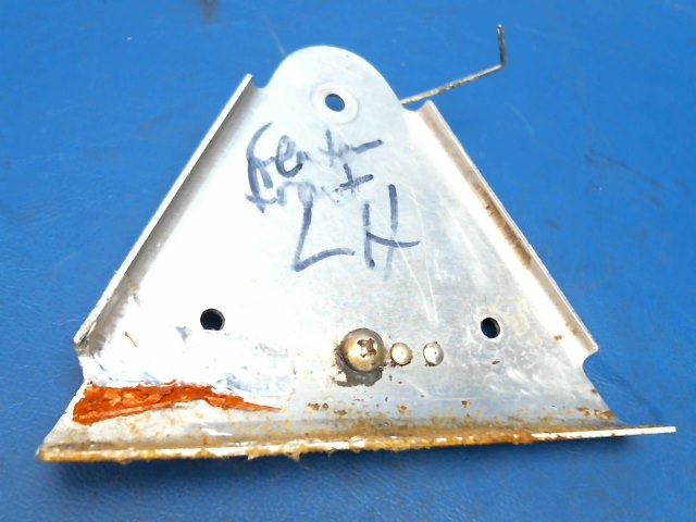 68739-00 Piper - BRACKET - Stabilator trim