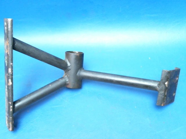 67176-00 Piper - SUPPORT - RUDDER BAR