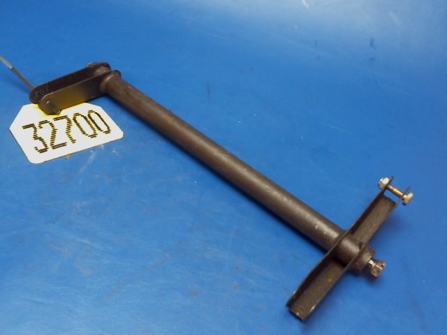 1217025-1 Cessna - TORQUE TUBE -NOSE GEAR DOOR