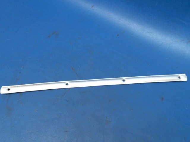 63142-30 Piper - TRIM STRIP - Cargo door upper