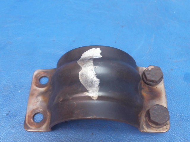 0750161-25 Cessna - CLAMP HALF