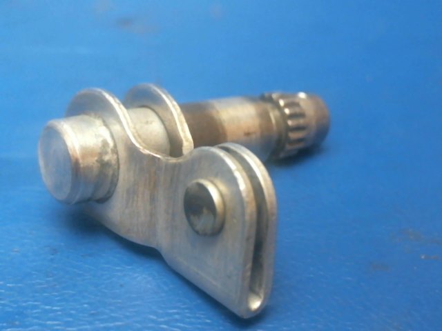 0511227-7 Cessna - SHAFT-DOOR HANDLE LH