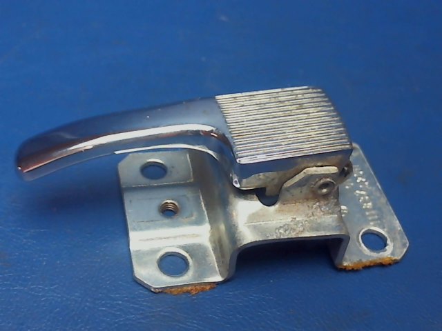 464 048 Piper - HANDLE - Door (113-837-019L)