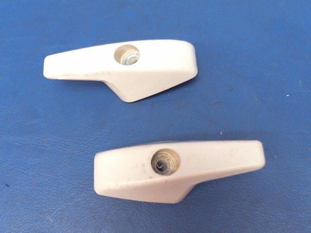 0715038-1 Cessna - COAT HANGER (QTY 2)