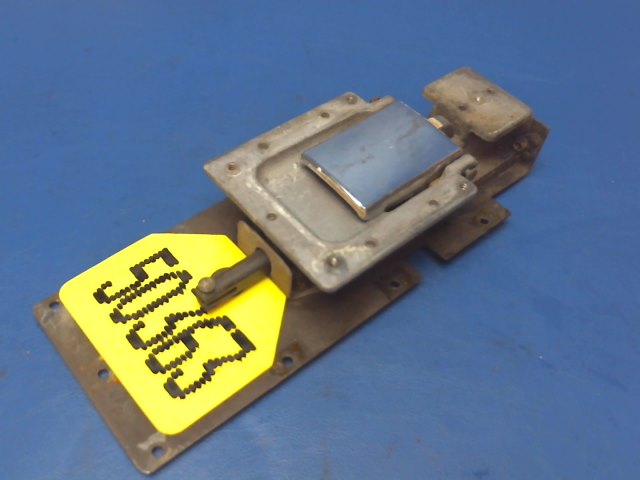 0413387-3 Cessna - CABIN DOOR LATCH LH (Handle does not retract - Needs new spring)