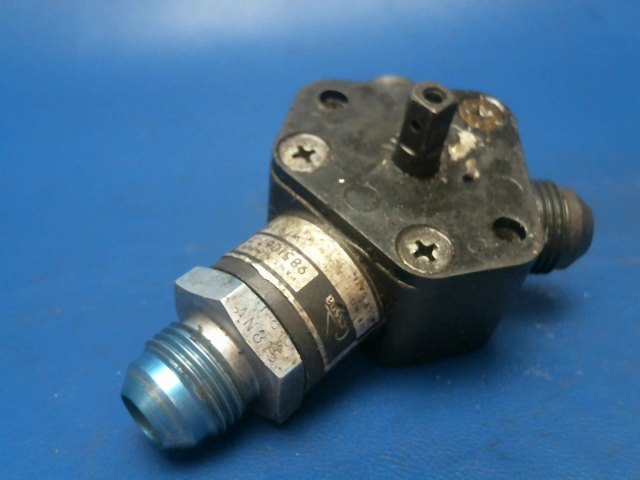 9851067-7 Cessna - Fuel Selector Valve