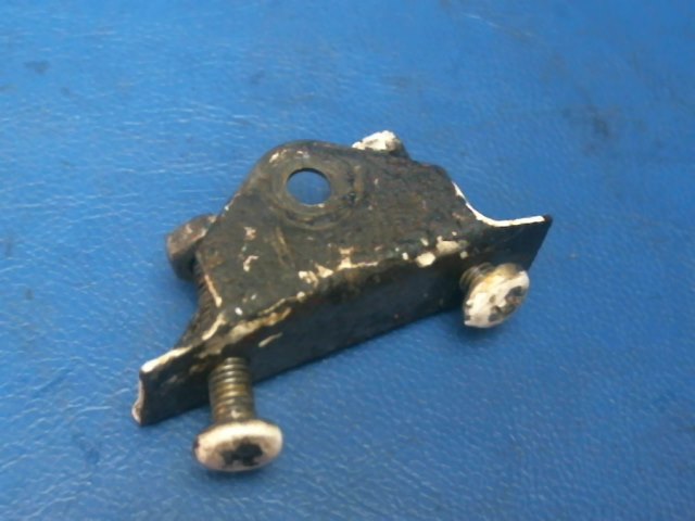 67091-00 Piper - BRACKET - Main gear door