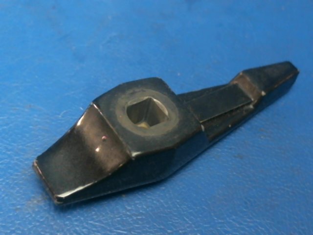 0716623-2 Cessna - HANDLE-FUEL VALVE