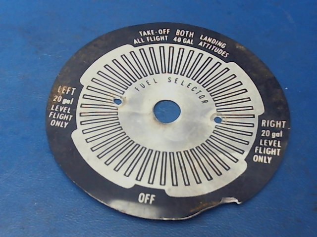 0705048-29 Cessna - PLACARD - FUEL SELECTOR