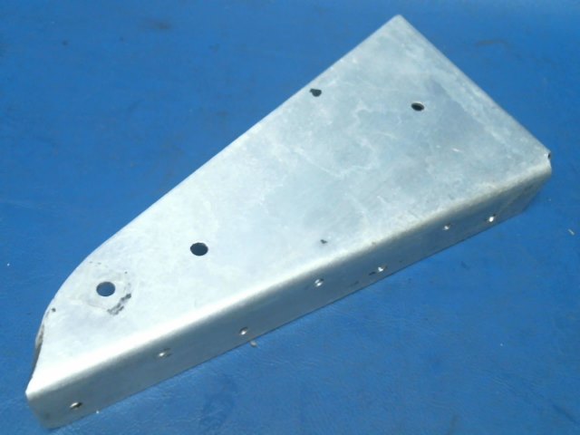 0413581-7 Cessna - SUPPORT BRACE-TRAY BATTERY INBOARD