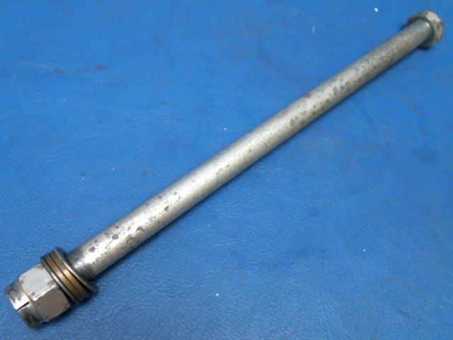 401 450 Piper - BOLT - Axle (AN6-70A)