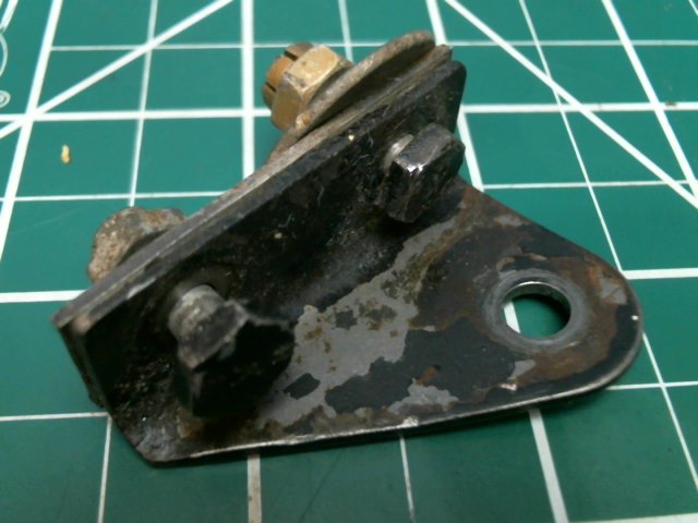 0510205-4 Cessna - BRACKET-SAFETY BELT ATTACHMENT RH OUTBD or LH INBD