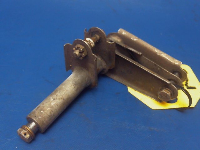 0862100-13 Cessna - BELLCRANK LH INBOARD-OUTBOARD