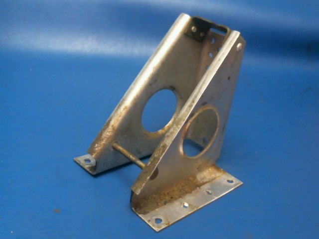 1713023-2 Cessna - BRACKET PARKING BRAKE BELLCRANK