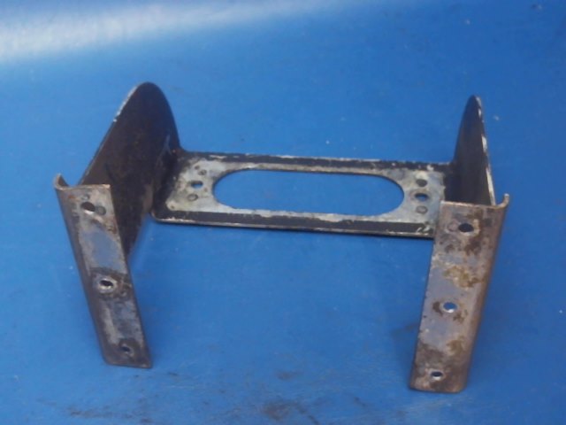 0553005-1 Cessna - BRACKET-GROUND SERVICE PLUG