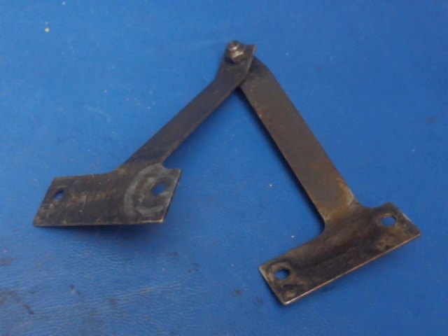 0500315-1 Cessna - BRACKET-STRAINER DRAIN CONTROL