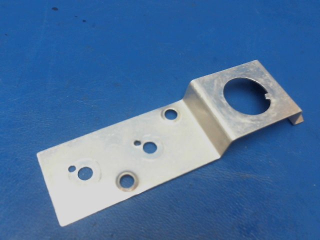 0413480-2 Cessna - BRACKET - IGNITION SWITCH