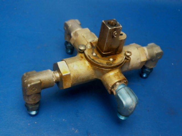 0855020-4 Cessna - VALVE ASSEMBLY - AUXILIARY FUEL SELECTOR