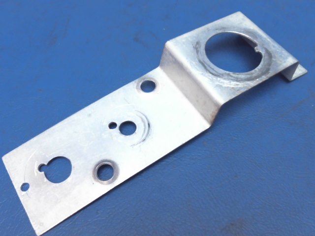 0413480-2 Cessna - BRACKET - IGNITION SWITCH